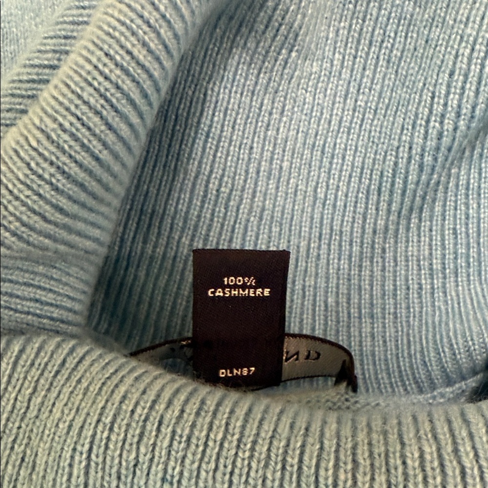 *Lands' End 100% Cashmere Women's Sky Blue Turtleneck Sweater (sz M/P) - Picture 5 of 5
